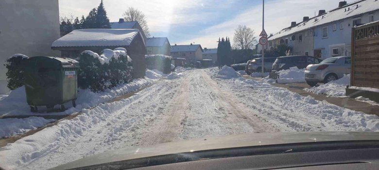 Schnee in Anwohnerstraße in Minden Schnee in Anwohnerstraße in Minden