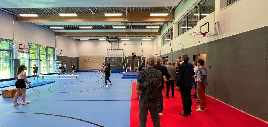 Einweihung der neuen Halle - Die Schüler*innen zeigten was sie auch im Badminton können