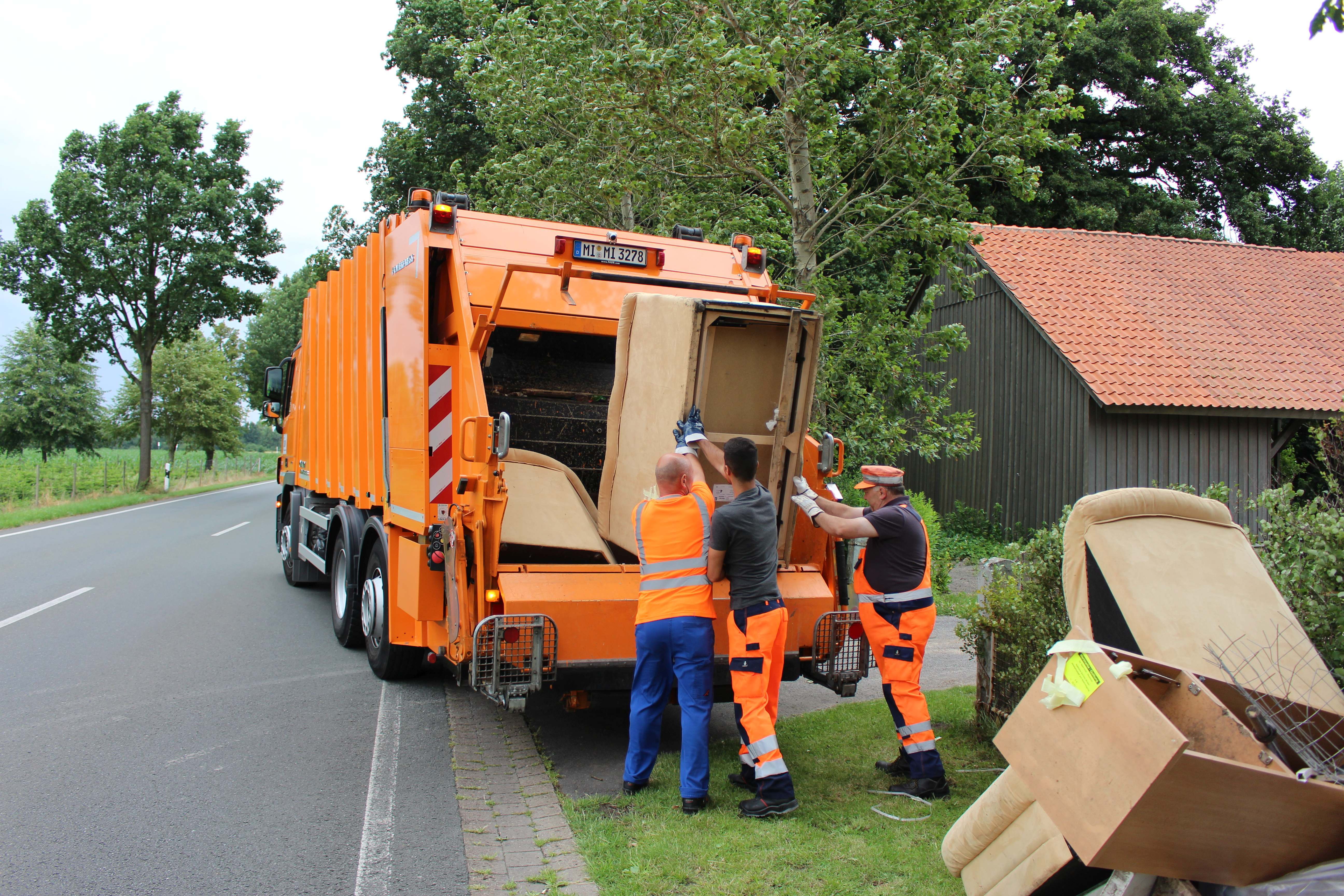 Sperrmüll wird abgeholt Sperrmüll wird abgeholt
