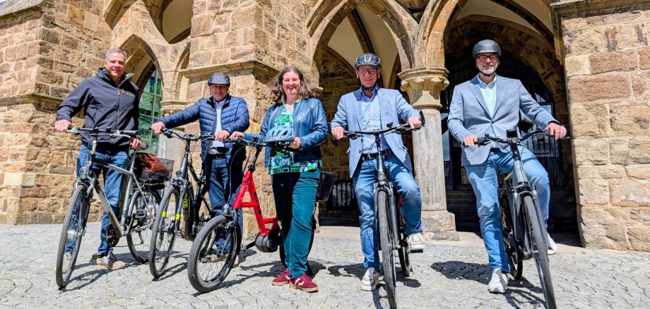 Das Team Verwaltungsvorstand ist beim Stadtradeln mit dabei Das Team Verwaltungsvorstand ist beim Stadtradeln mit dabei