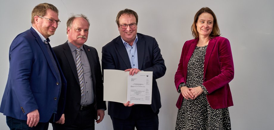 Minister Oliver Krischer übergab die Förderbescheide für den RailCampus OWL