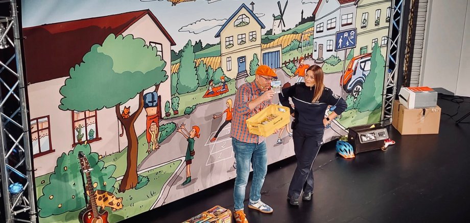 Verkehrserziehung als Theaterstück kommt gut bei den Kindern an