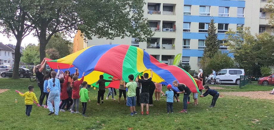 Spielplatz-Wiedereröffnung in Bärenkämpen: Viel Spaß hatten vor allem die Kinder