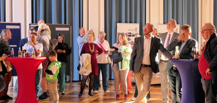 Bis zu 300 Gäste verfolgten am Wahlabend die Präsentation der Ergebnisse