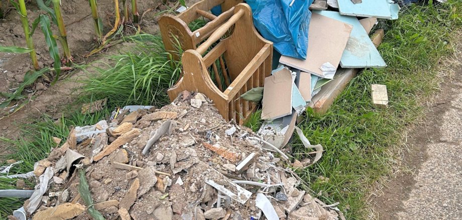 Wilder Müll wurde in Päpinghausen am Feldrand abgeladen