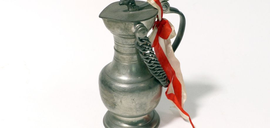 Zinnkanne aus dem Jahr 1969 Zinnkanne aus dem Jahr 1969