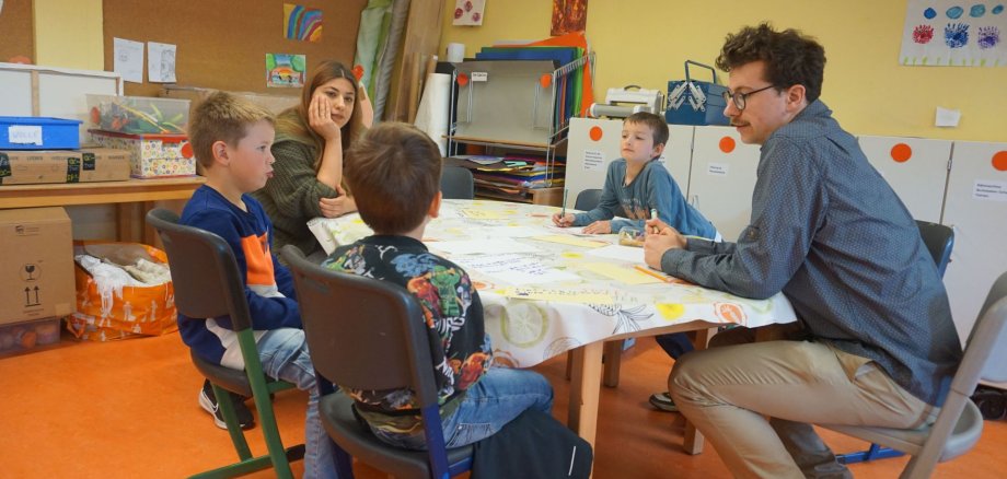 Zusammen an einem Antrag arbeiten