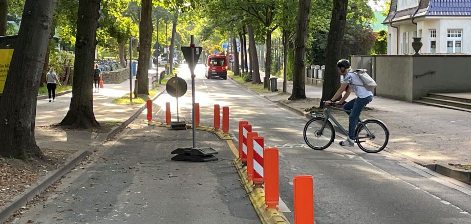 Radfahrende sollen die Straße sicher überqueren können 