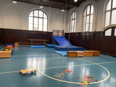 Sporthalle Sportgeräte Sporthalle Sportgeräte