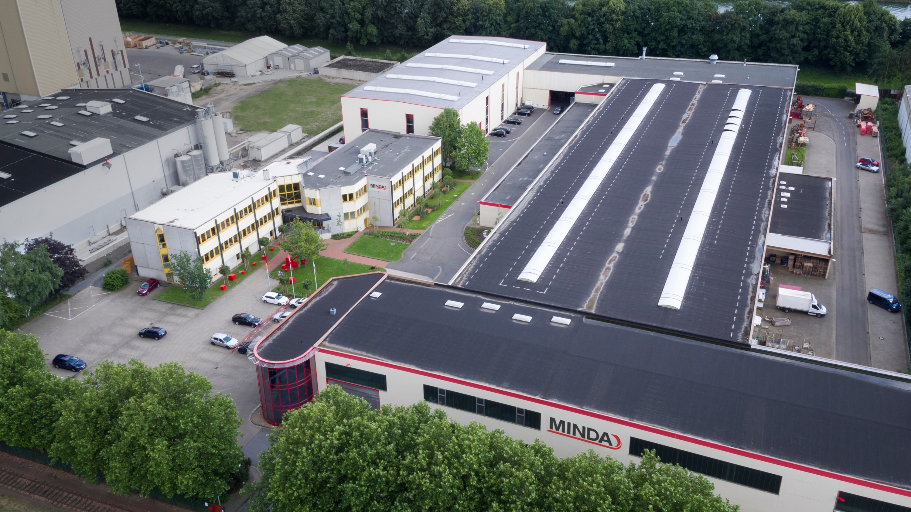 Luftbild Blick auf das Firmengelände