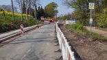 Straße mit Absperrung Ein Baustelle an einer Straße mit Absperrungen